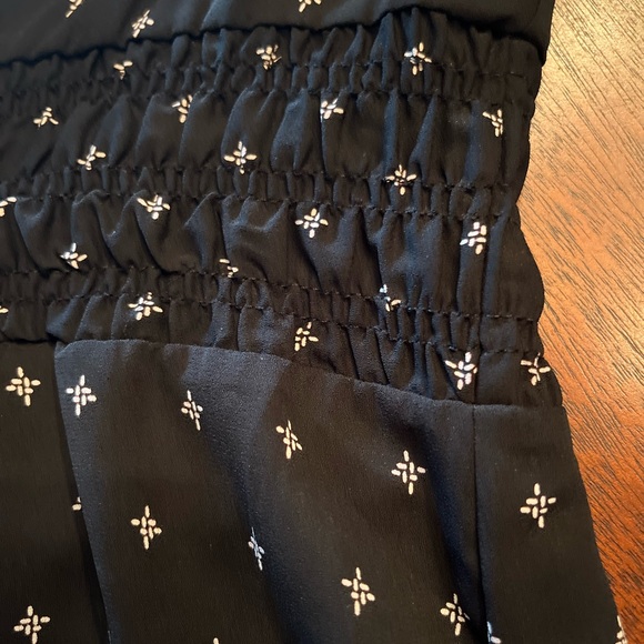 dee elly M, V open shirt style collar, black blouse - Picture 4 of 9